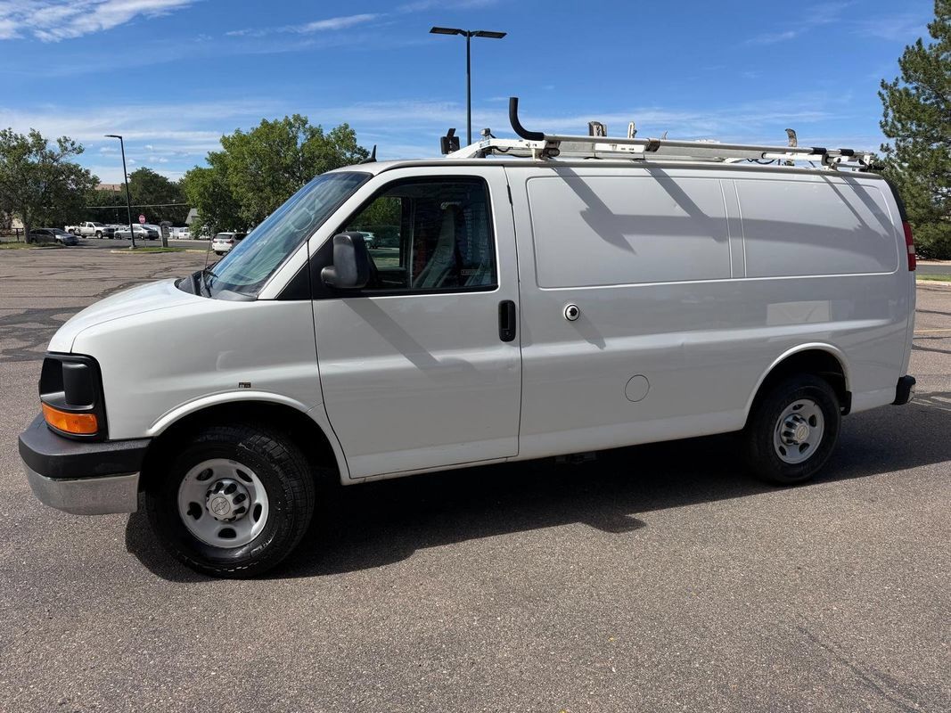 Used 2014 Chevrolet Express 2500 RWD image 3