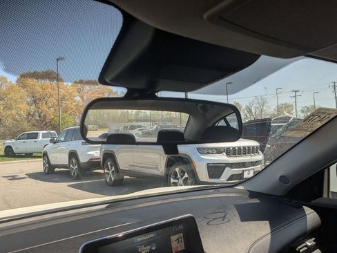 Used 2024 Nissan Sentra SV image 30