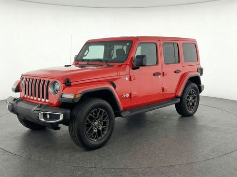 Used 2025 Jeep Wrangler Sahara image 3