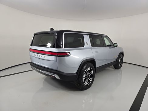 Used 2023 Rivian R1S Adventure image 5