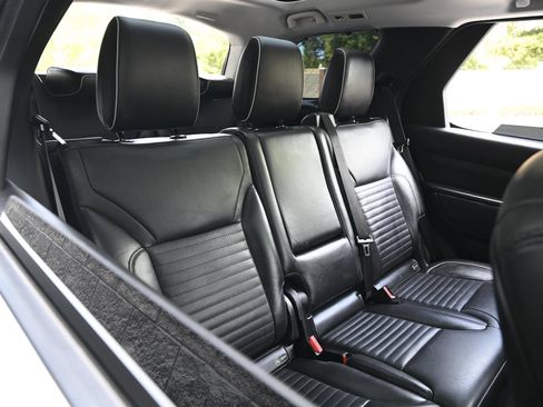 Used 2017 Land Rover Discovery HSE Luxury AWD/4WD image 19