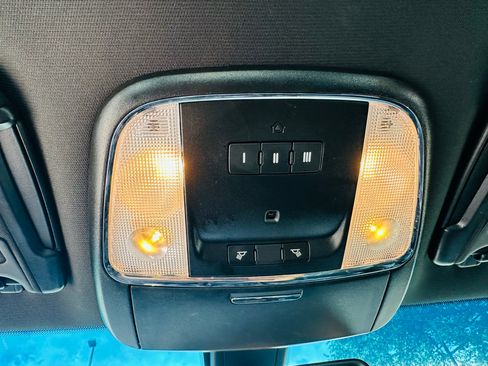 Used 2019 Chrysler 300 S image 21