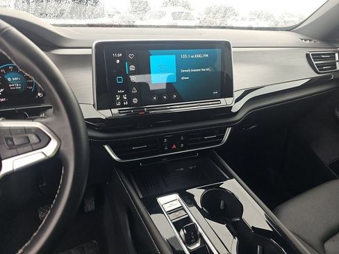 Used 2025 Volkswagen Atlas Cross Sport SE image 28