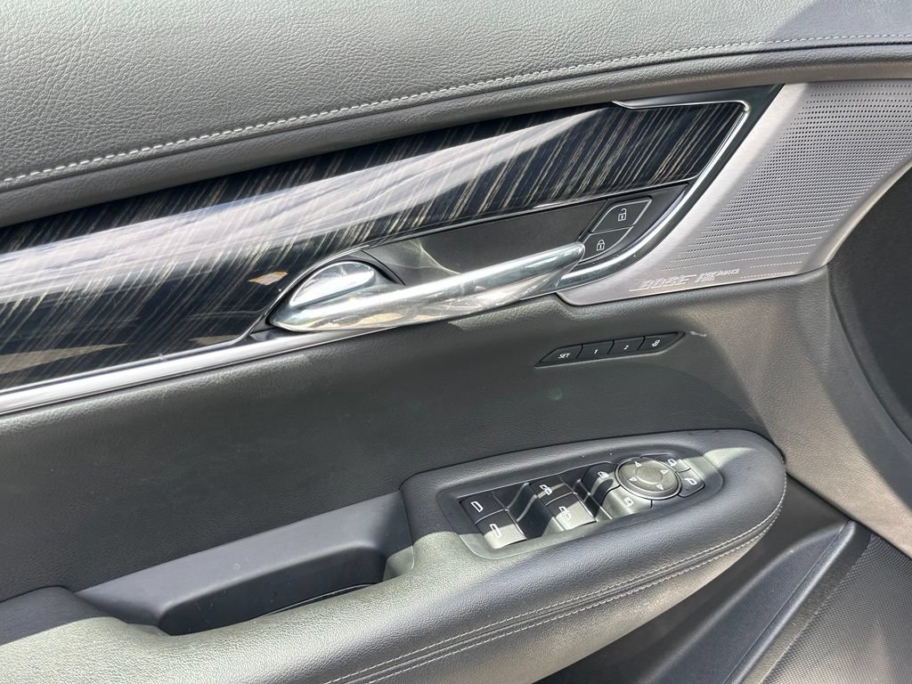 Used 2022 Cadillac XT6 Premium Luxury AWD/4WD image 16