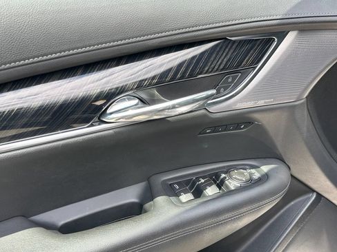 Used 2022 Cadillac XT6 Premium Luxury AWD/4WD image 16