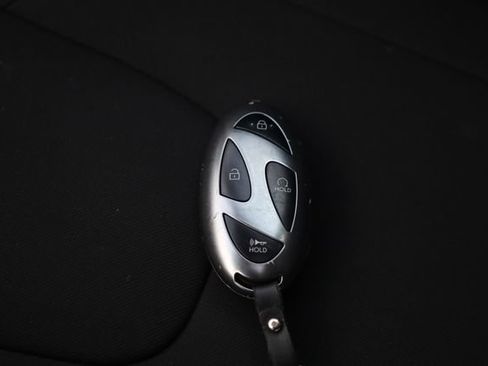 Used 2025 Hyundai Elantra SEL FWD image 25