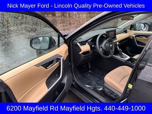 Used 2021 Toyota RAV4 XLE w/ Convenience Package image 9