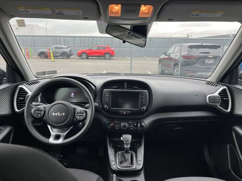 Used 2025 Kia Soul LX w/ LX Technology Package FWD image 26