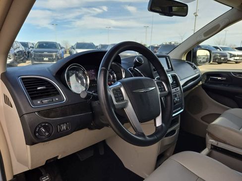 Used 2013 Chrysler Town & Country Touring image 2