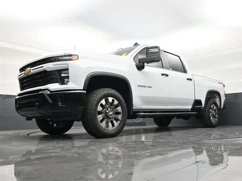 Used 2025 Chevrolet Silverado 2500 Custom w/ Custom Value Package AWD/4WD image 20