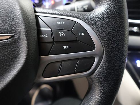 Used 2021 Chrysler Voyager LX image 34