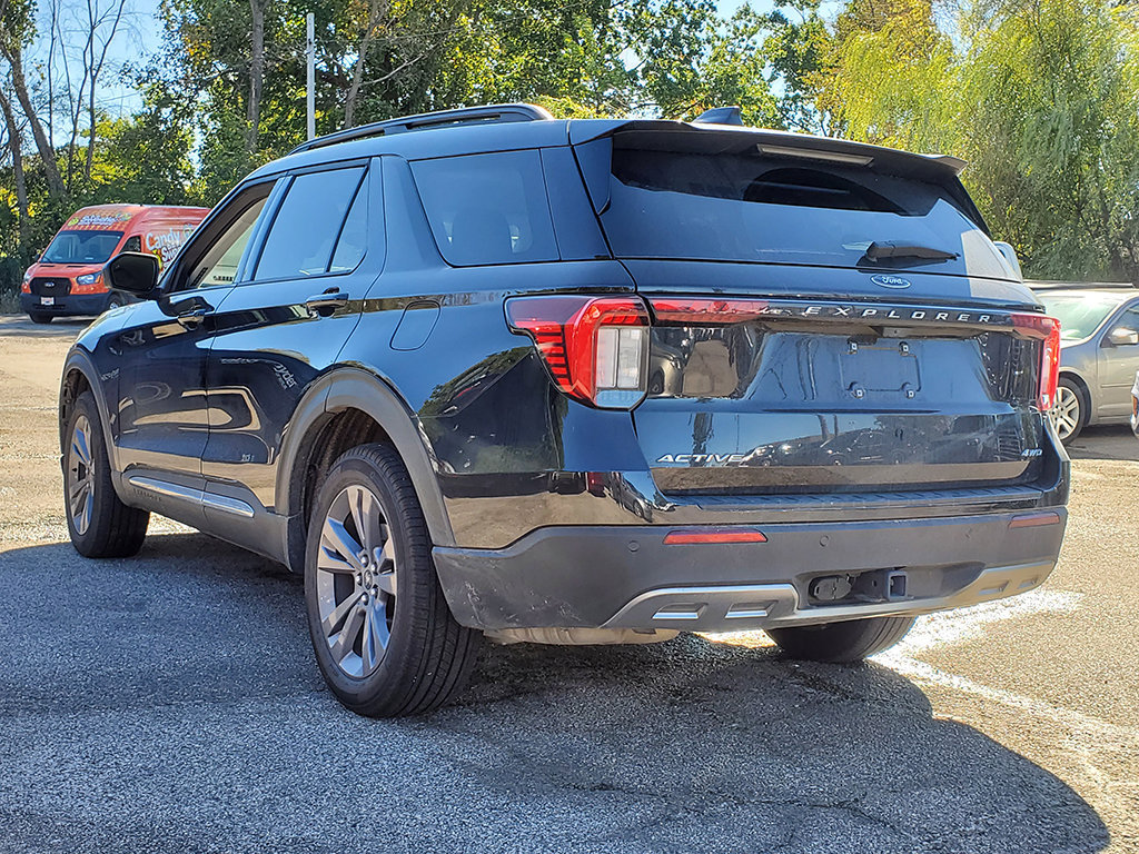 Used 2025 Ford Explorer Active w/ Active Comfort Package AWD/4WD image 4