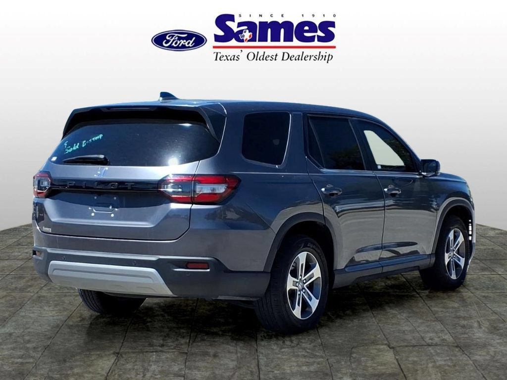Used 2025 Honda Pilot EX-L image 3