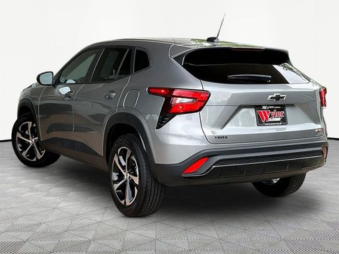 Used 2024 Chevrolet Trax RS FWD image 4