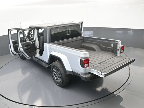 Certified 2024 Jeep Gladiator Sport image 59