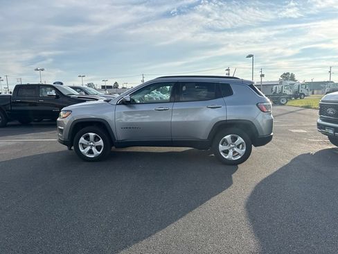 Used 2021 Jeep Compass Latitude w/ Convenience Group AWD/4WD image 2