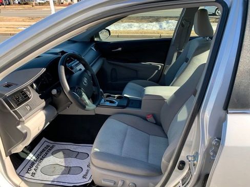 Used 2014 Toyota Camry LE image 11