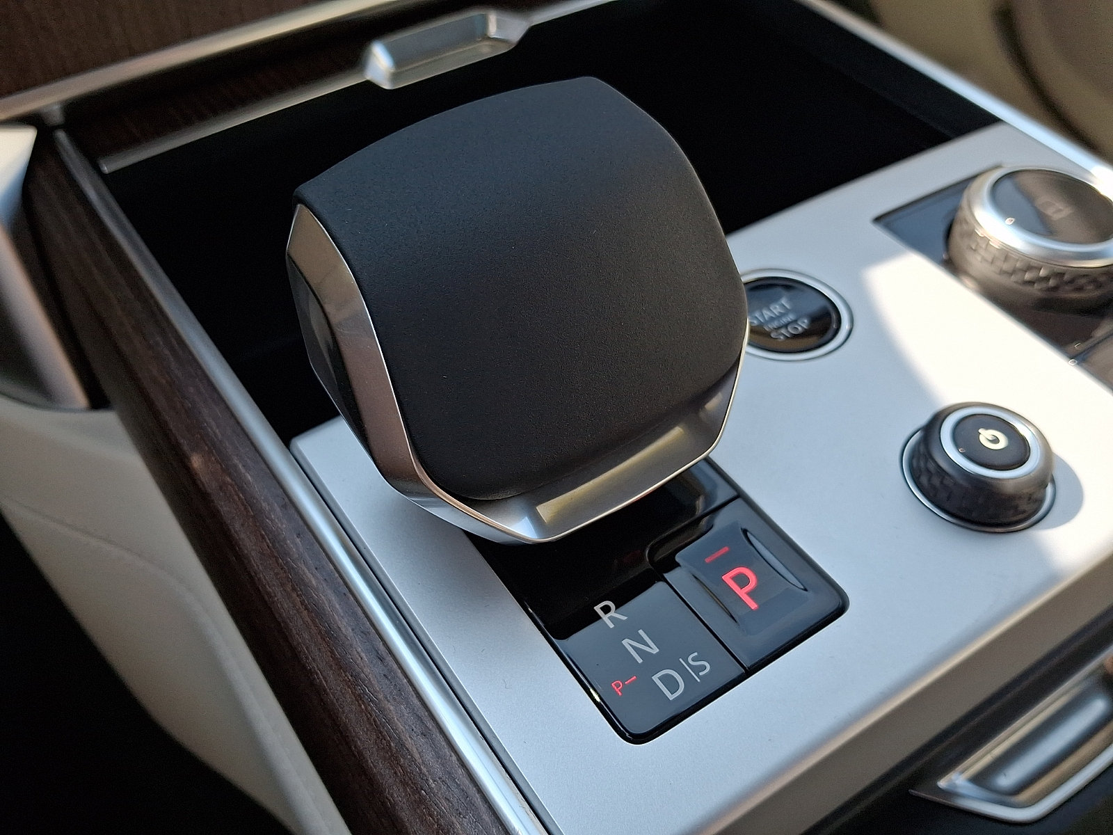 New 2027 Land Rover Range Rover SE AWD/4WD image 13