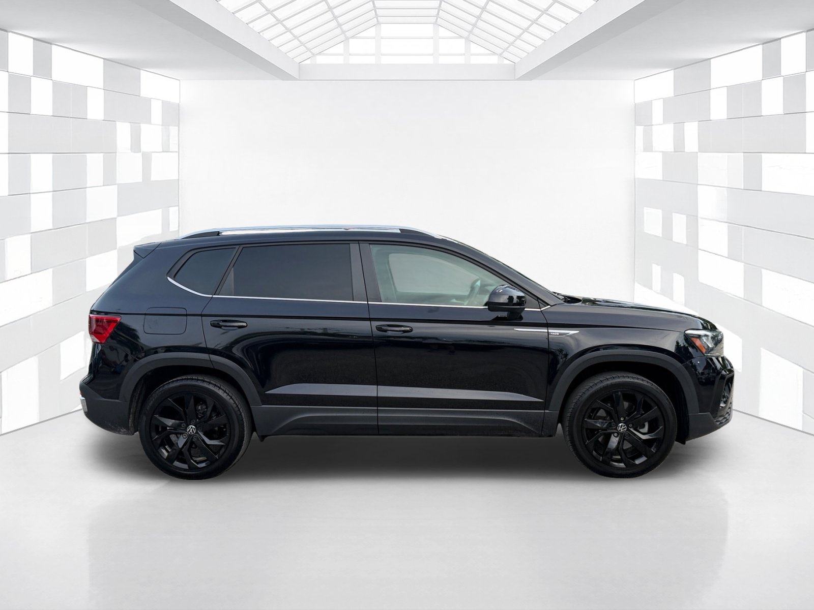 Used 2023 Volkswagen Taos SE w/ Panoramic Sunroof Package FWD image 8