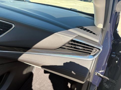 Used 2023 Buick Enclave Essence image 39