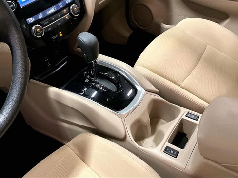 Used 2016 Nissan Rogue SV w/ SV Premium Package image 15