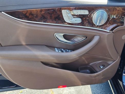 Used 2018 Mercedes-Benz E 300 E 300 4MATIC Sedan 4D image 9