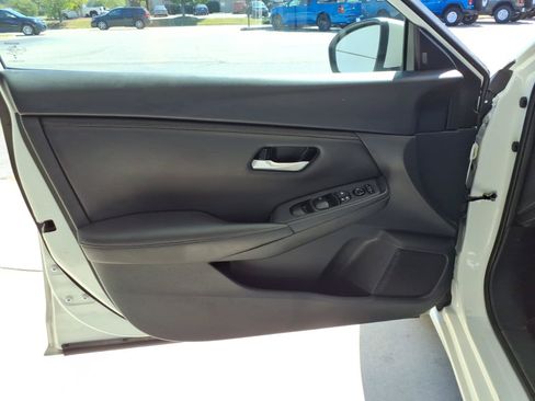 Used 2025 Nissan Sentra SV FWD image 5