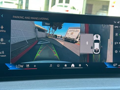 Used 2025 BMW i4 eDrive40 image 25