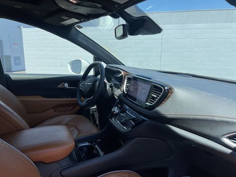 Used 2022 Chrysler Pacifica Pinnacle FWD image 21