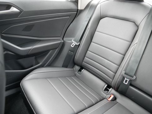 Used 2024 Volkswagen Jetta SE image 12