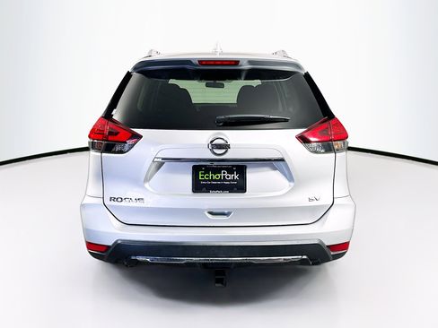 Used 2017 Nissan Rogue SV FWD image 7