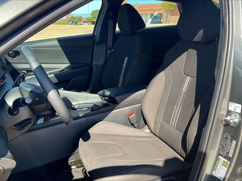 Used 2025 Hyundai Elantra Sport image 11