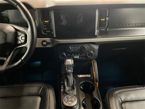 Used 2023 Ford Bronco Badlands image 11