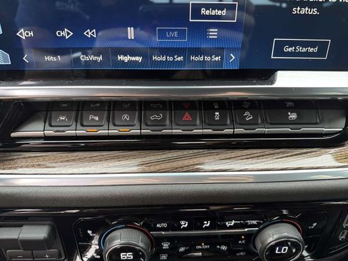 Used 2022 Chevrolet Silverado 1500 RST AWD/4WD image 10