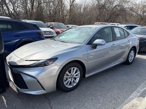 Used 2025 Toyota Camry LE image 2