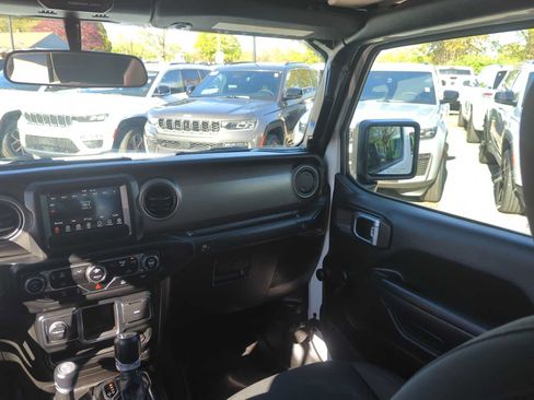 Used 2022 Jeep Gladiator Sport AWD/4WD image 29