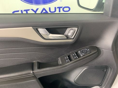 Used 2021 Ford Escape SE image 15