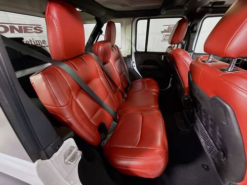 Used 2022 Jeep Wrangler Unlimited Rubicon w/ Safety Group AWD/4WD image 30
