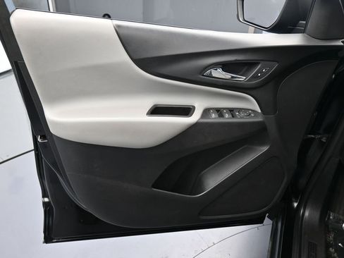Used 2020 Chevrolet Equinox LS image 12
