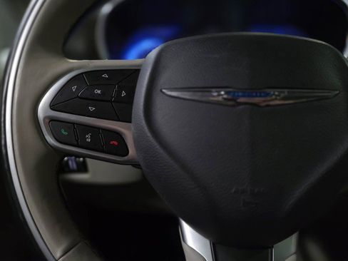 Used 2017 Chrysler Pacifica Limited image 33