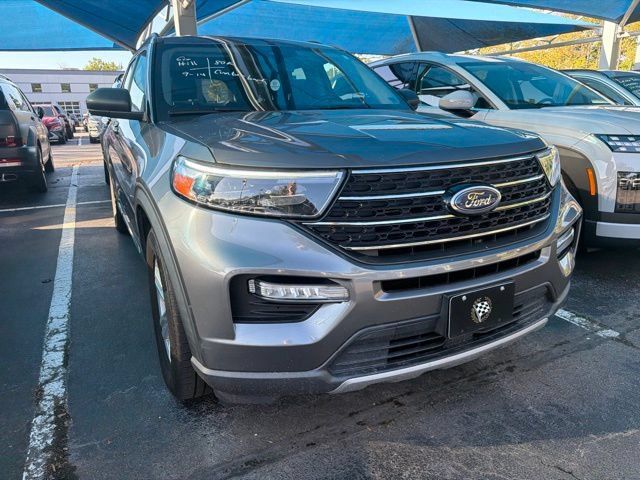 Used 2021 Ford Explorer XLT w/ Equipment Group 202A RWD image 2