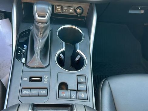 Used 2024 Toyota Highlander XLE image 22