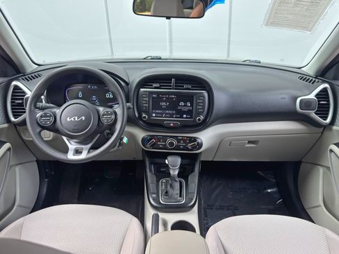 Used 2023 Kia Soul LX w/ LX Technology Package FWD image 11