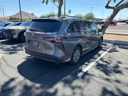 Used 2022 Toyota Sienna LE FWD image 4