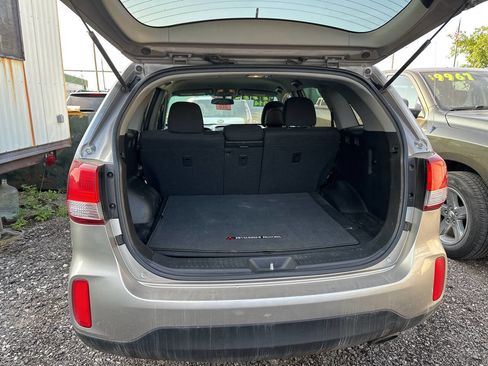 Used 2014 Kia Sorento LX image 10