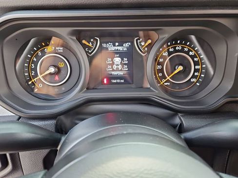 Used 2024 Jeep Wrangler Sport image 18