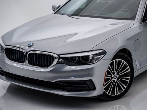 Used 2019 BMW 530e xDrive w/ Convenience Package image 4