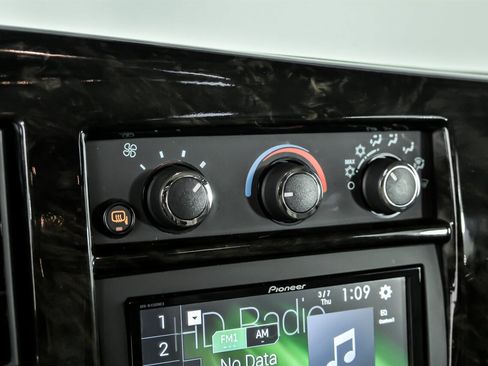 Used 2018 GMC Savana 2500 Extended w/ Enhanced Convenience Package image 28