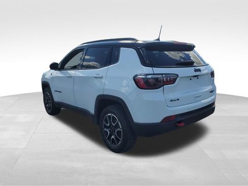 Used 2025 Jeep Compass Trailhawk AWD/4WD image 6