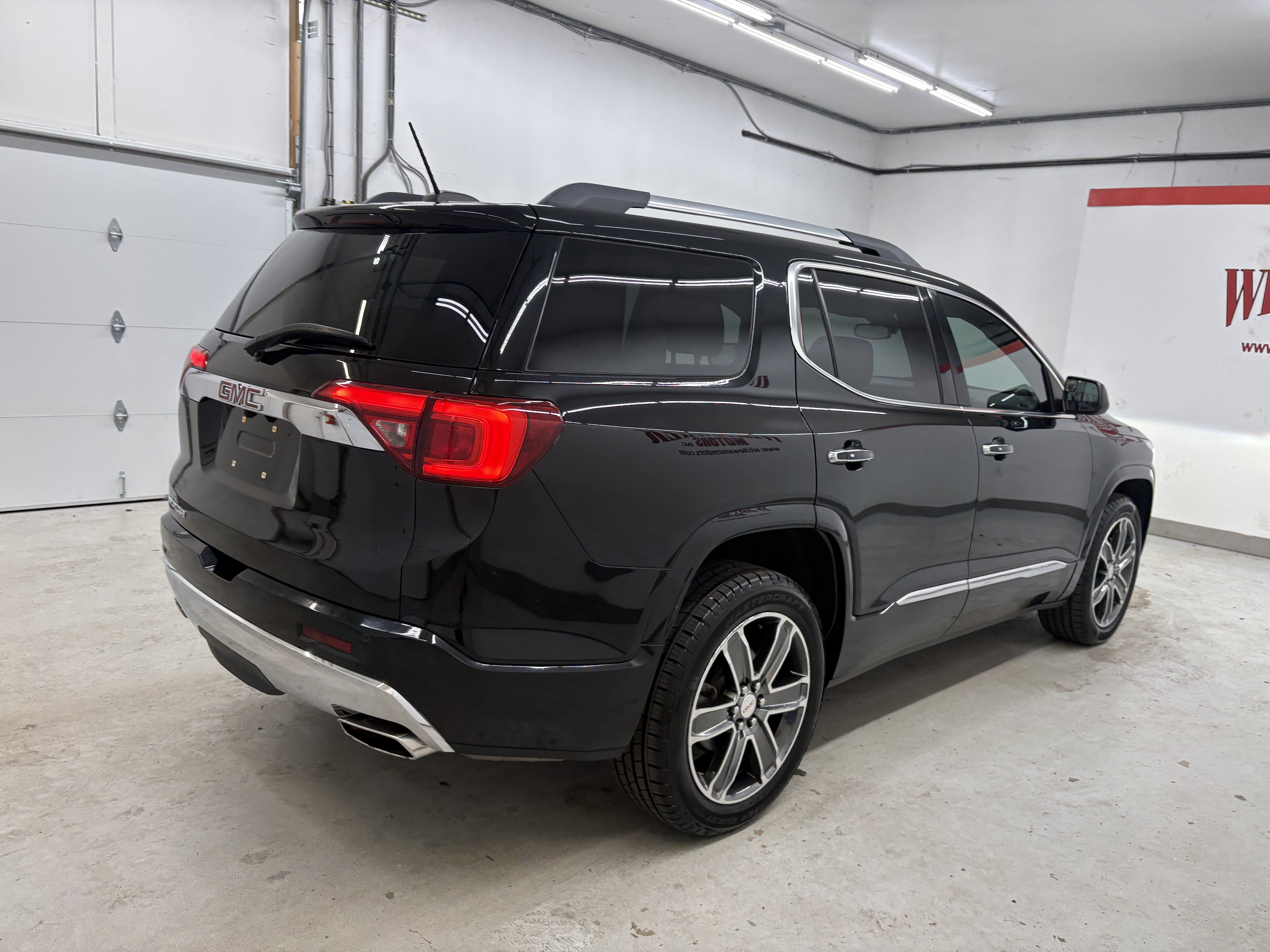 Used 2019 GMC Acadia Denali w/ Technology Package FWD image 4